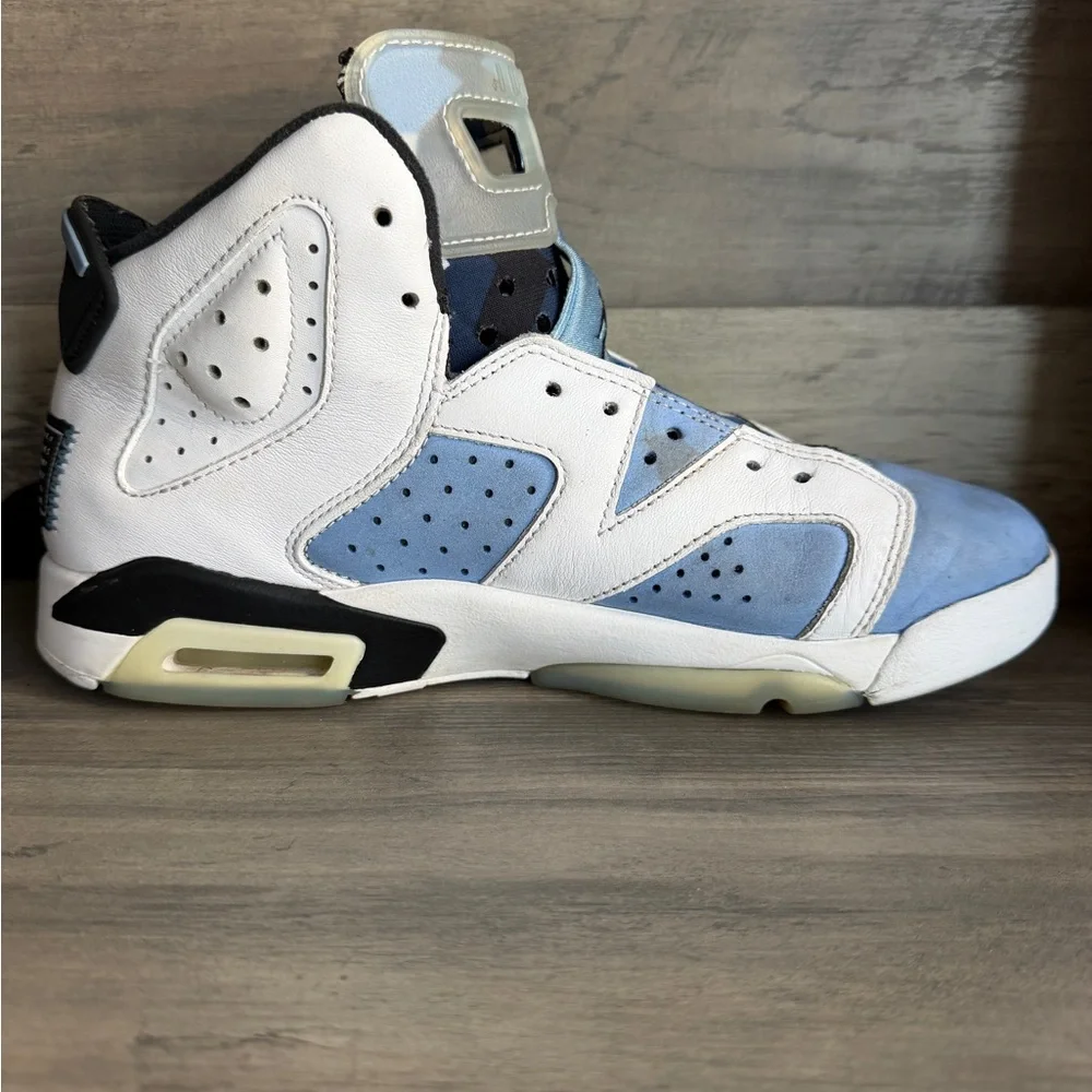 Air Jordan 6 Retro UNC Size 7Y University Blue